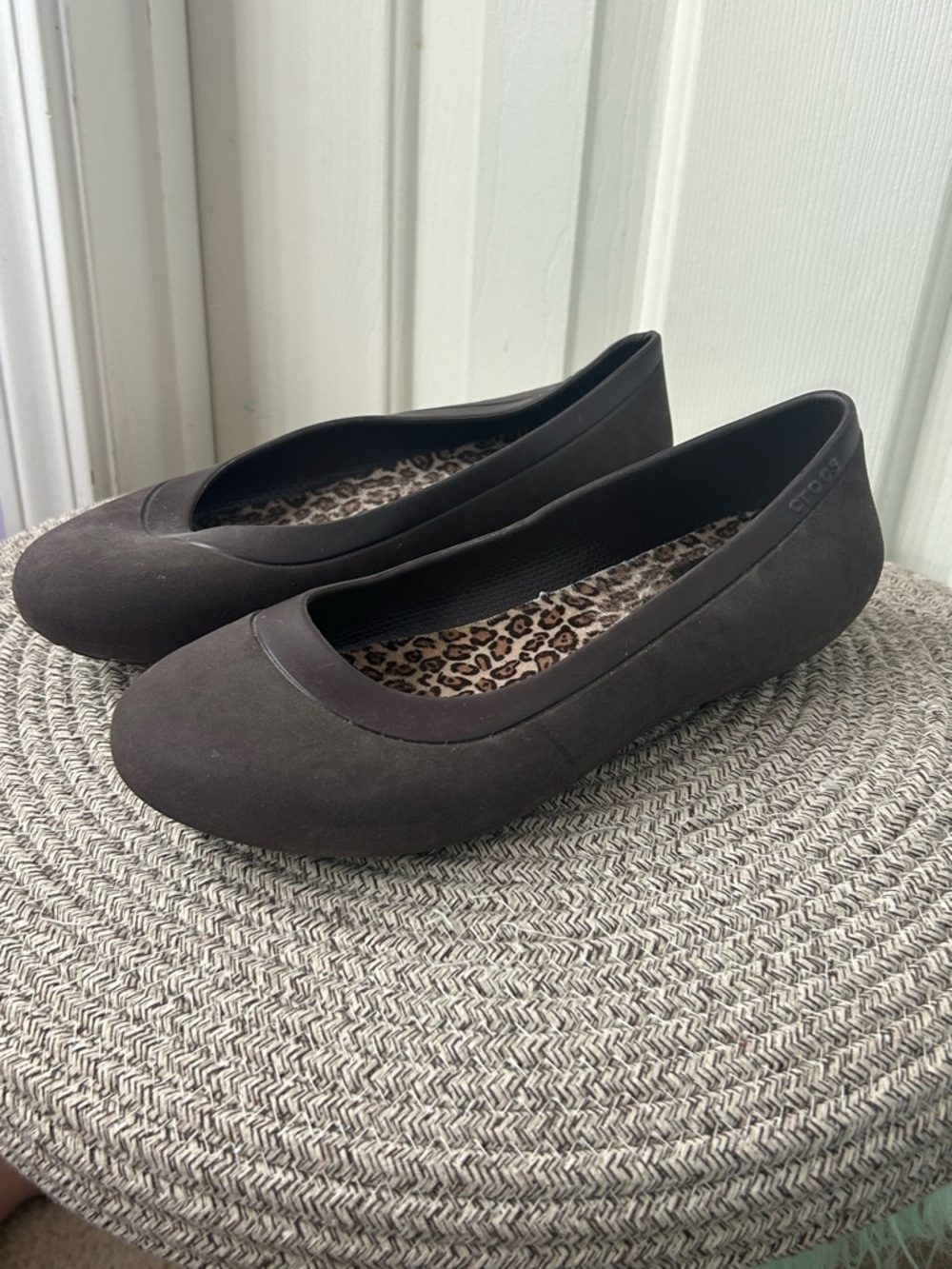 Crocs Mammoth Shoes Womens 8 Ballet Flat Leopard Print Lined Dark Brown Slip On - Picture 4 of 10